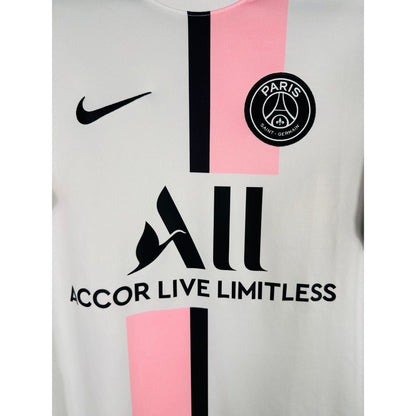 Détail de l'écusson du Paris Saint-Germain et du logo Nike