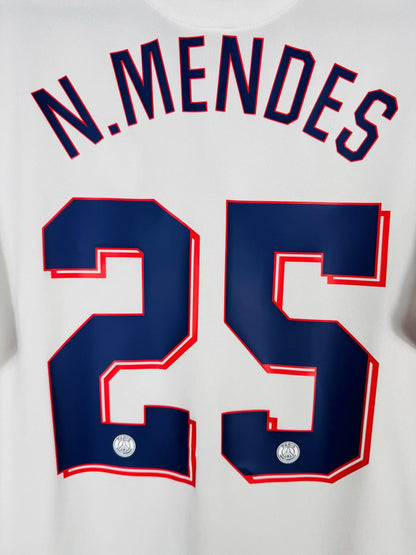 Détail flocage N. Mendes N°25 sur maillot PSG Fourth 2021-2022