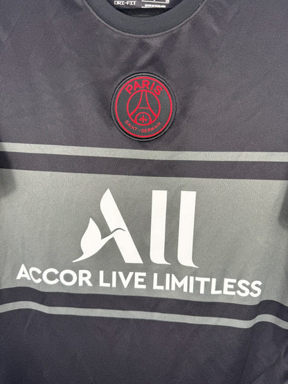 Écusson PSG rouge et noir et sponsor Accor, maillot third 2021-2022