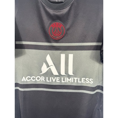 Détail de l'écusson du Paris Saint-Germain et du logo Nike