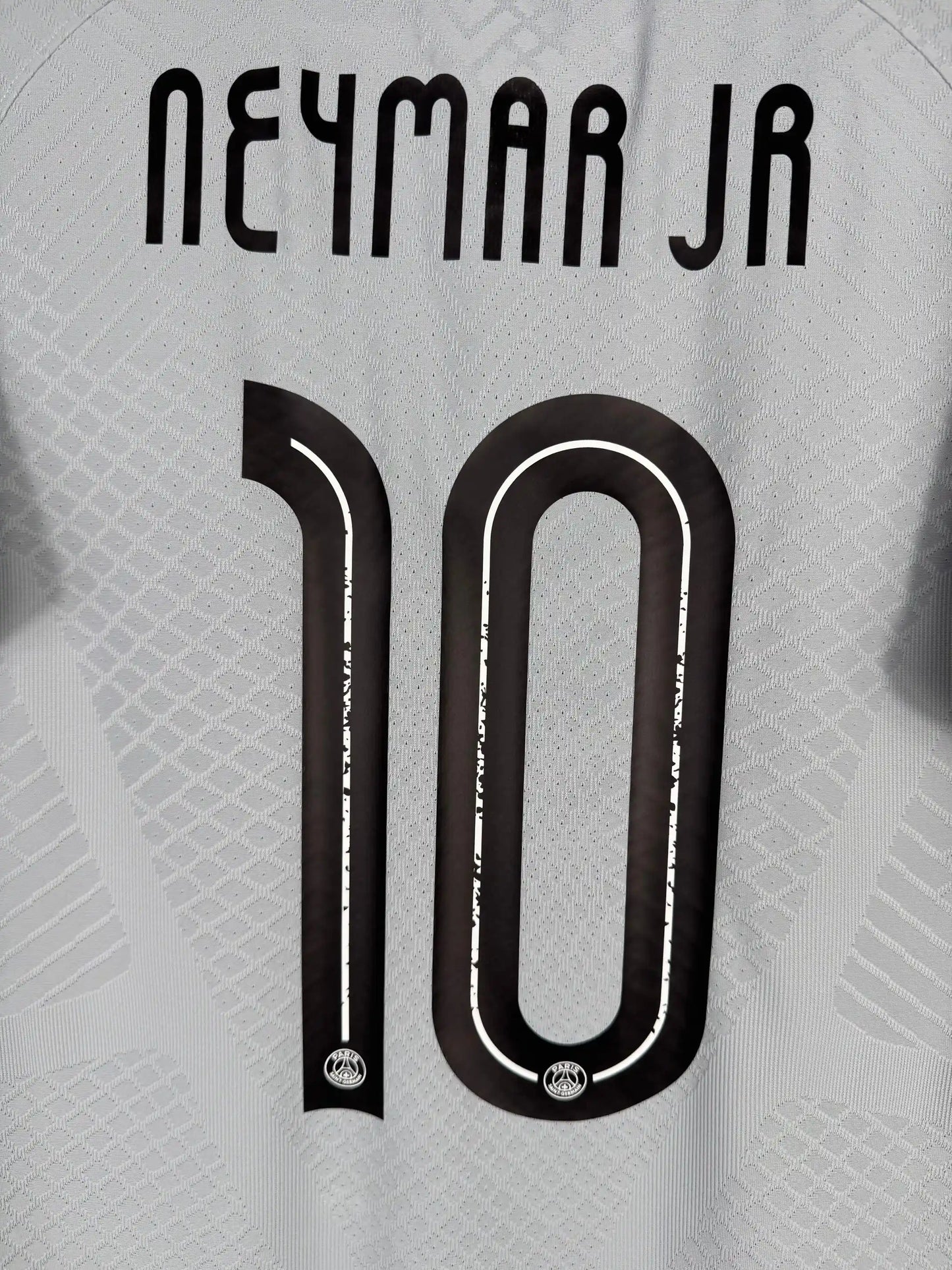Détail flocage Neymar Jr N°10 sur maillot PSG away Stock Pro 2022-2023 dernière saison du Brésilien à Paris avant son départ à Al-Hilal