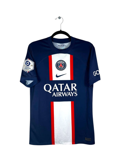 Maillot PSG 2022-23 domicile bleu marine Nike authentique vue de face.