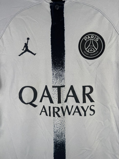 Détail de l'écusson du PSG et du logo Jordan