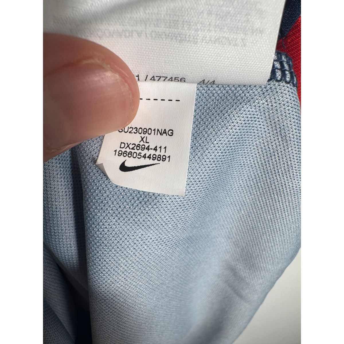 Étiquette d'authenticité avec code Nike DX2694-411 prouvant l'originalité du maillot