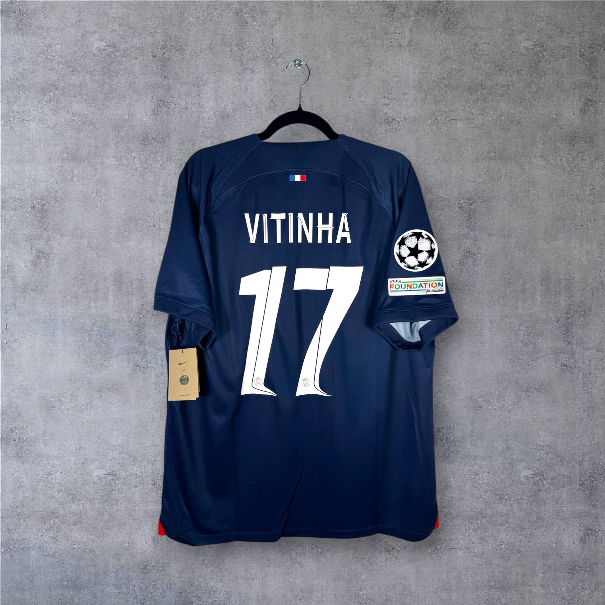 Flocage Vitinha numéro 17 sur maillot PSG 2023-2024