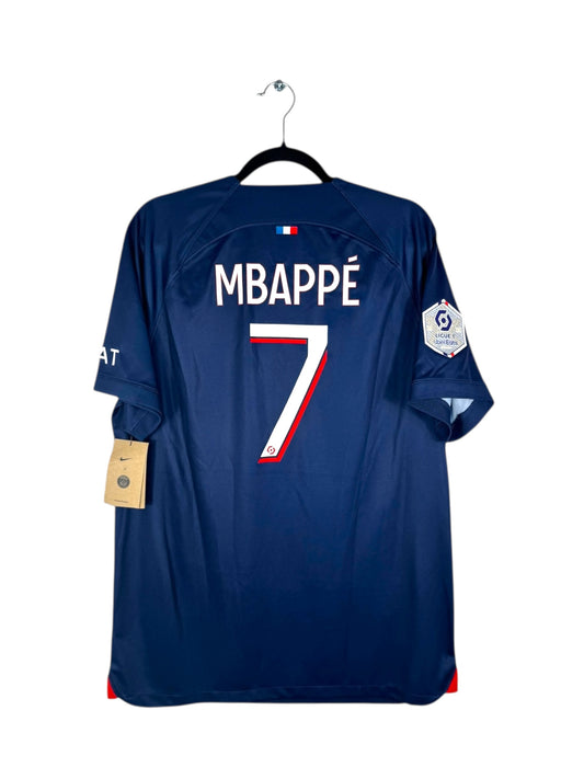 Dos maillot PSG 2024 flocage officiel Kylian Mbappé 7 dernière saison.