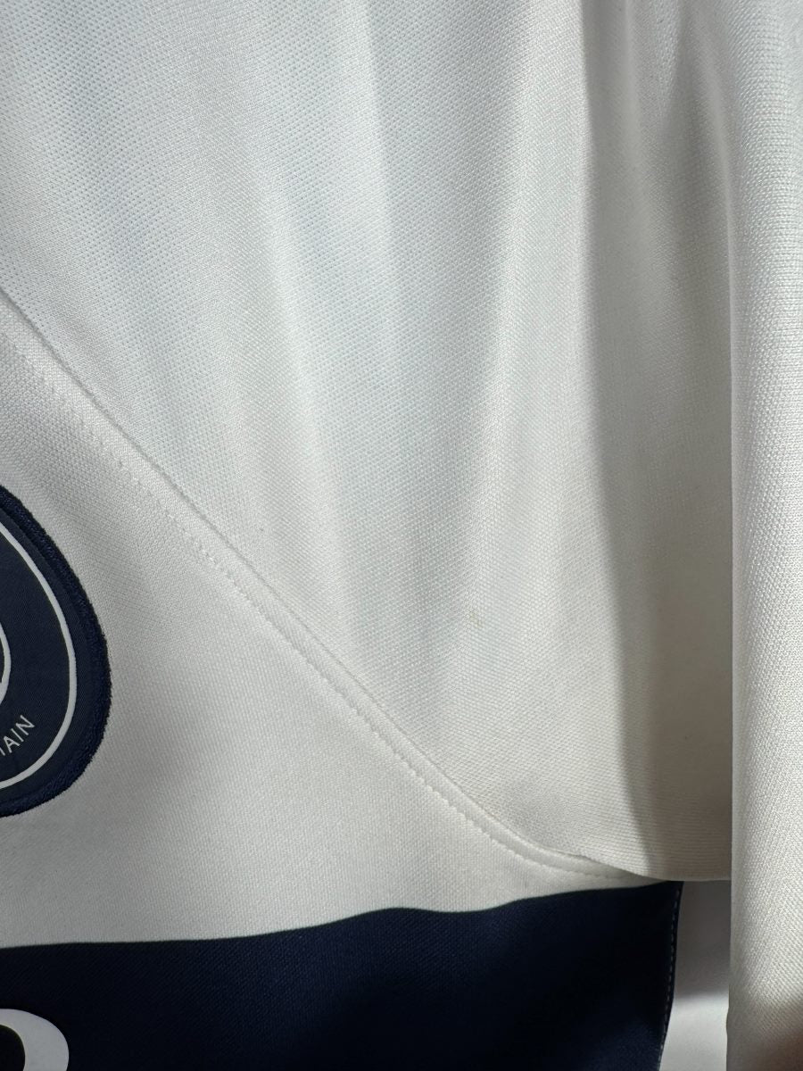 Détail trace légère au dos, maillot PSG extérieur 2023-2024