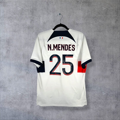 Dos du maillot PSG 2023-2024 extérieur blanc avec flocage Ligue 1 N.MENDES numéro 25