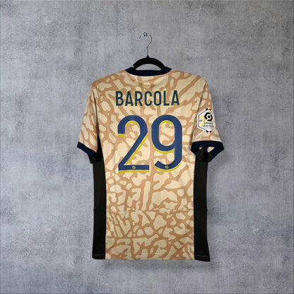 Dos du maillot fourth PSG 2023-2024 Jordan, flocage bleu marine Barcola 29 et patch Ligue 1