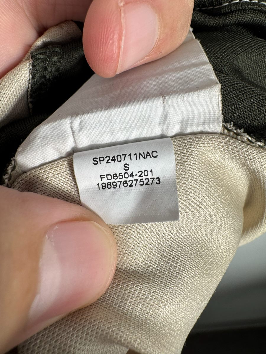 Étiquette intérieure Jordan FD6504-201 taille S, maillot PSG fourth 2023-2024