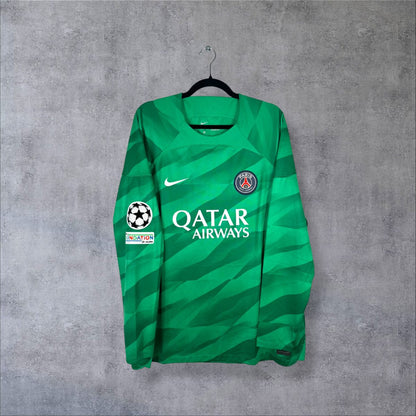Maillot gardien PSG 2023-2024 manches longues de face, vert à motif de vagues, sponsor Qatar Airways