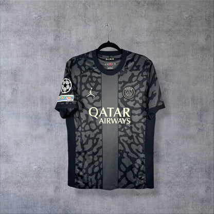 Face du maillot PSG third 2023-2024 Jordan motif elephant print, sponsor Qatar Airways