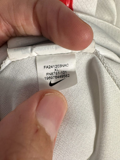 Étiquette Nike du maillot PSG 2024-2025 extérieur avec la référence FN8781-101 taille XL
