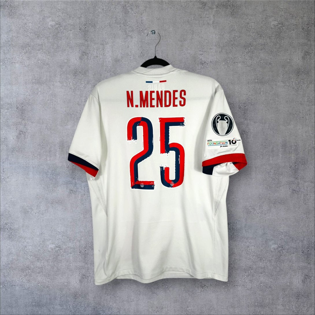 Flocage Nuno Mendes numéro 25 sur maillot PSG 2024-2025 Extérieur