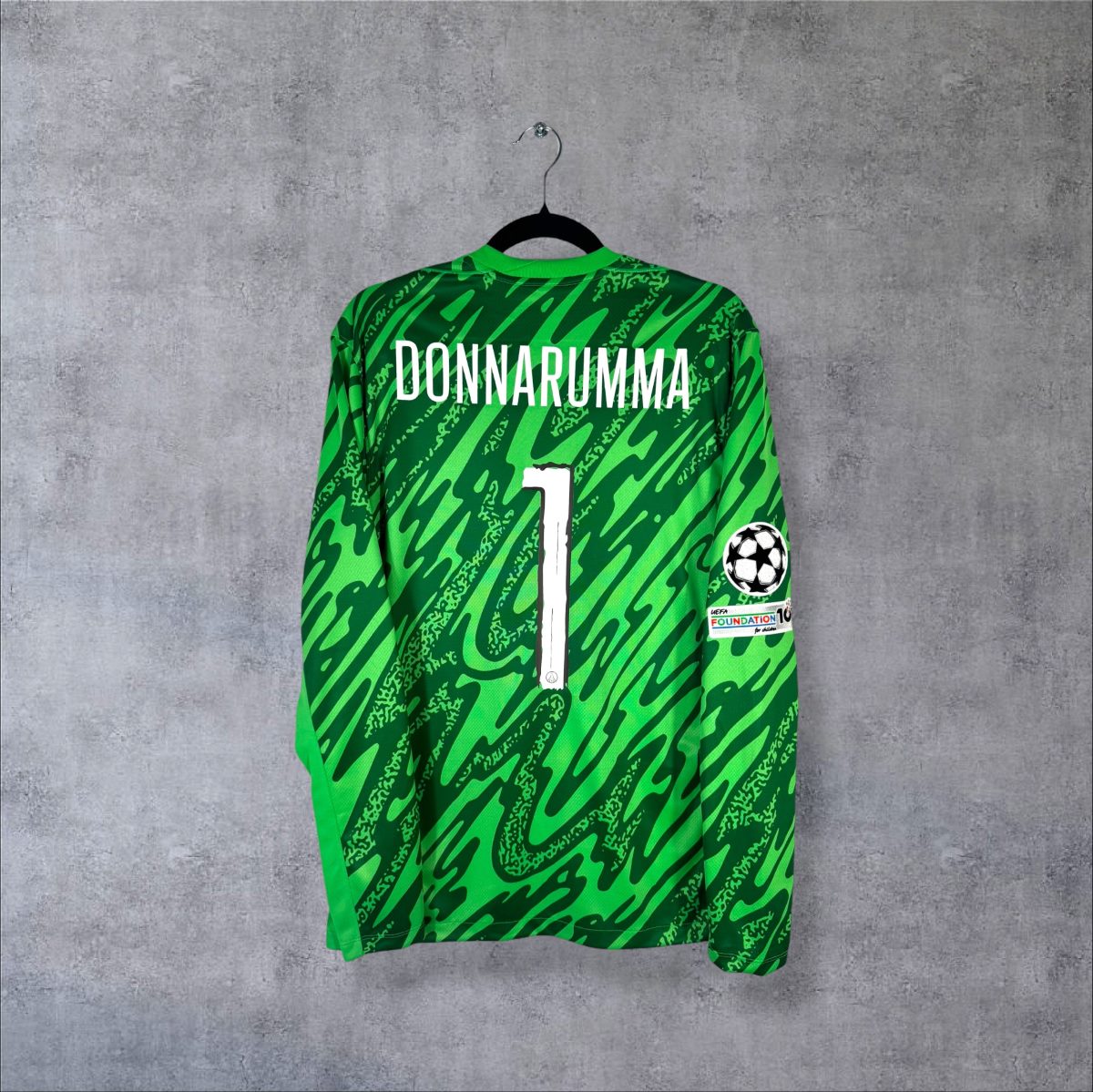 Dos du maillot gardien PSG 2024-2025 vert avec flocage Donnarumma N°1 et patch Ligue des Champions