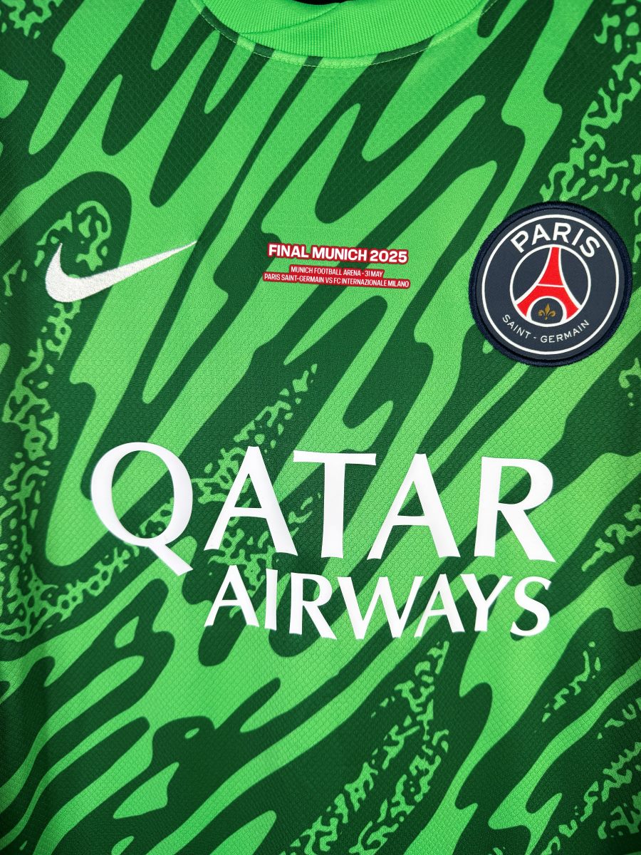Écusson brodé Paris Saint-Germain et patch de la finale de Ligue des Champions 2025
