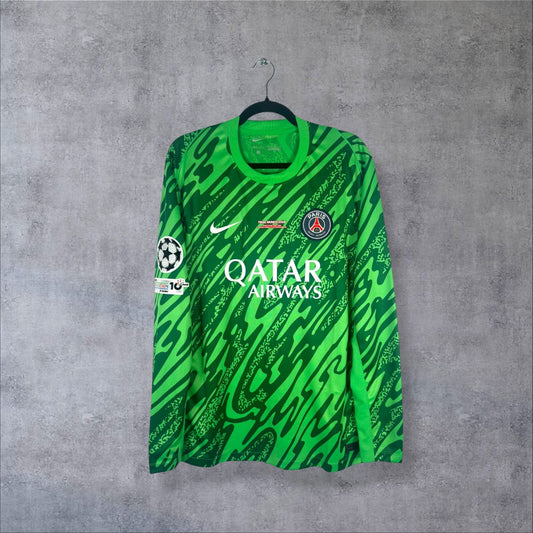 Face du maillot gardien PSG 2024-2025 Nike vert avec Qatar Airways et patch Finale Munich 2025