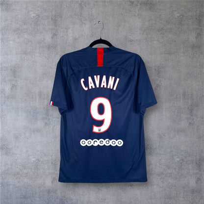 Dos du maillot PSG bleu avec flocage blanc CAVANI 9 et sponsor Ooredoo.