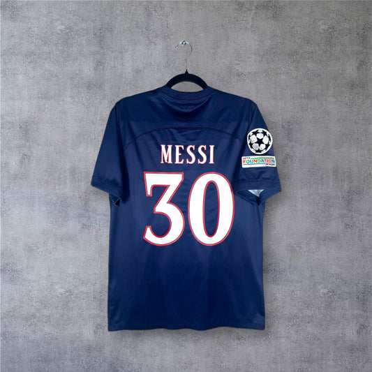 Flocage officiel MESSI numéro 30 et patchs Ligue des Champions au dos du maillot PSG.