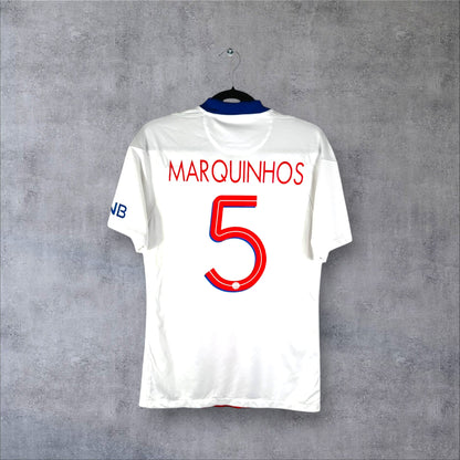 Dos du maillot PSG Extérieur 2020-2021 blanc avec flocage rouge MARQUINHOS 5.