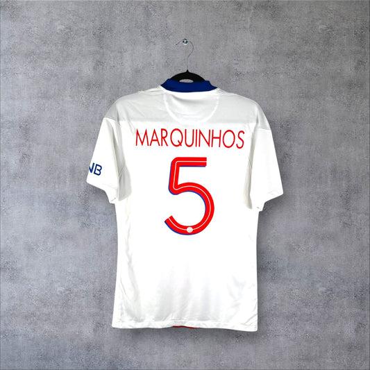 Dos du maillot PSG Extérieur 2020-2021 blanc avec flocage rouge MARQUINHOS 5.