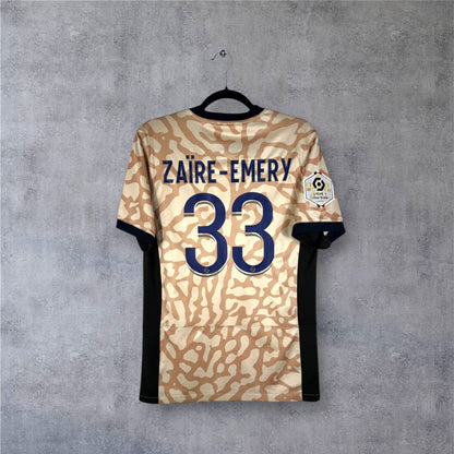 Dos du maillot PSG Fourth beige 2024 avec flocage bleu marine ZAÏRE-EMERY 33.