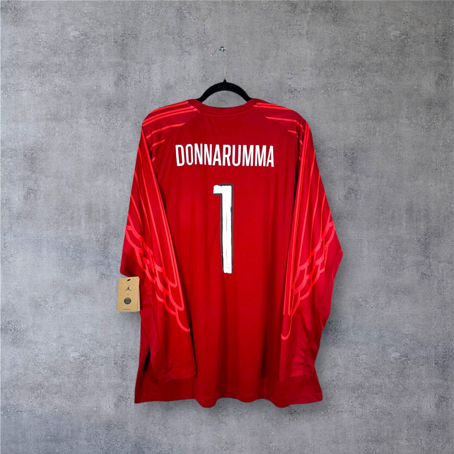 Dos du maillot gardien PSG 2025 rose Infrared et noir avec flocage DONNARUMMA 1 en XXXL.