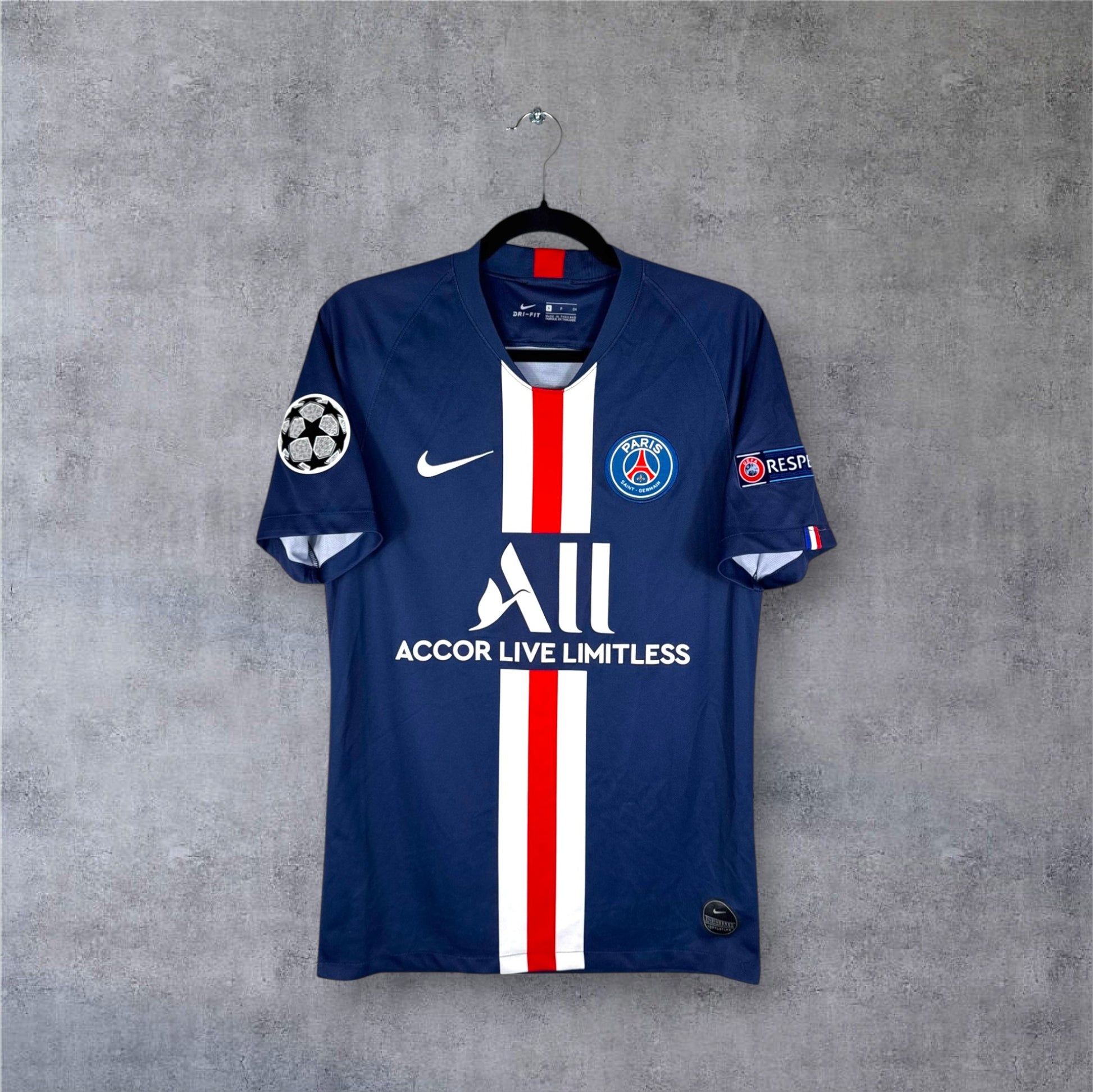 Vue de face du maillot PSG 2019/20 domicile design Hechter avec sponsor ALL
