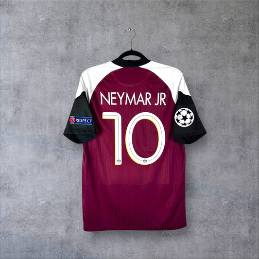 Le PSG 2015-2016 présente ses nouveaux maillots Nike, en bleu et rouge Le PSG 2015-2016 présente ses nouveaux maillots Nike, en bleu et rouge