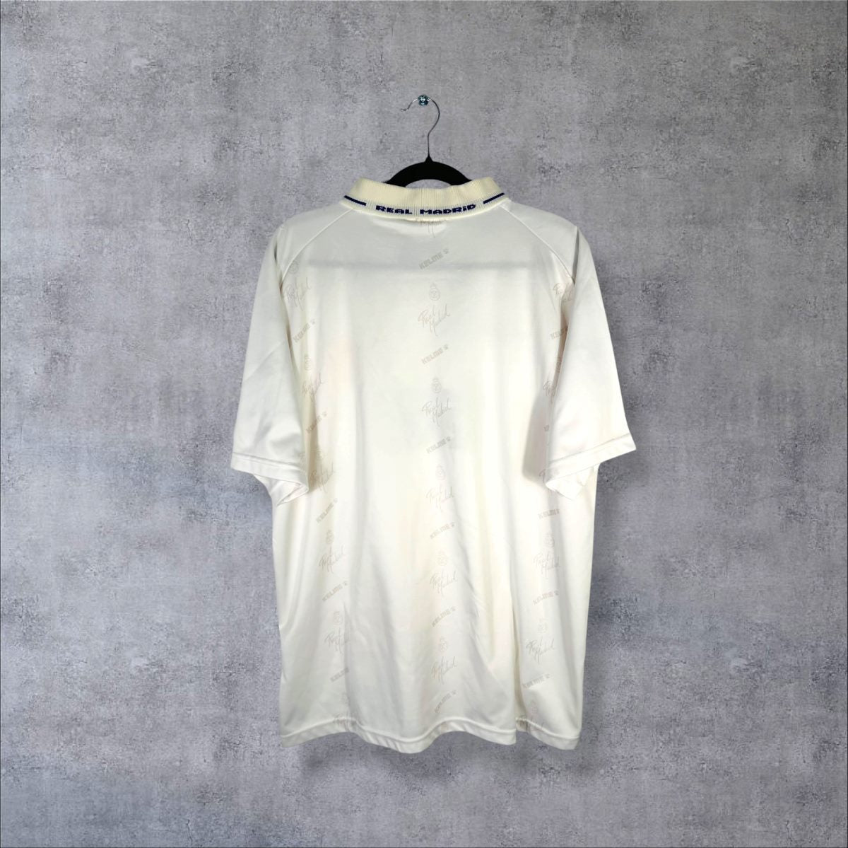 Dos vierge du maillot Real Madrid 1994-1995 domicile Kelme, bande de col tissée Real Madrid