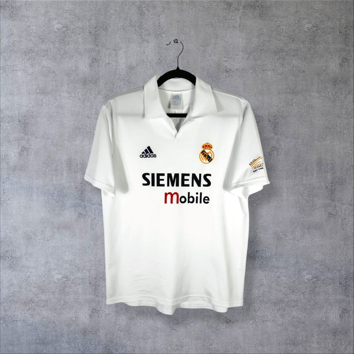 Face du maillot Real Madrid 2002-2003 domicile adidas à col polo avec sponsor Siemens mobile et logo du centenaire sur la manche