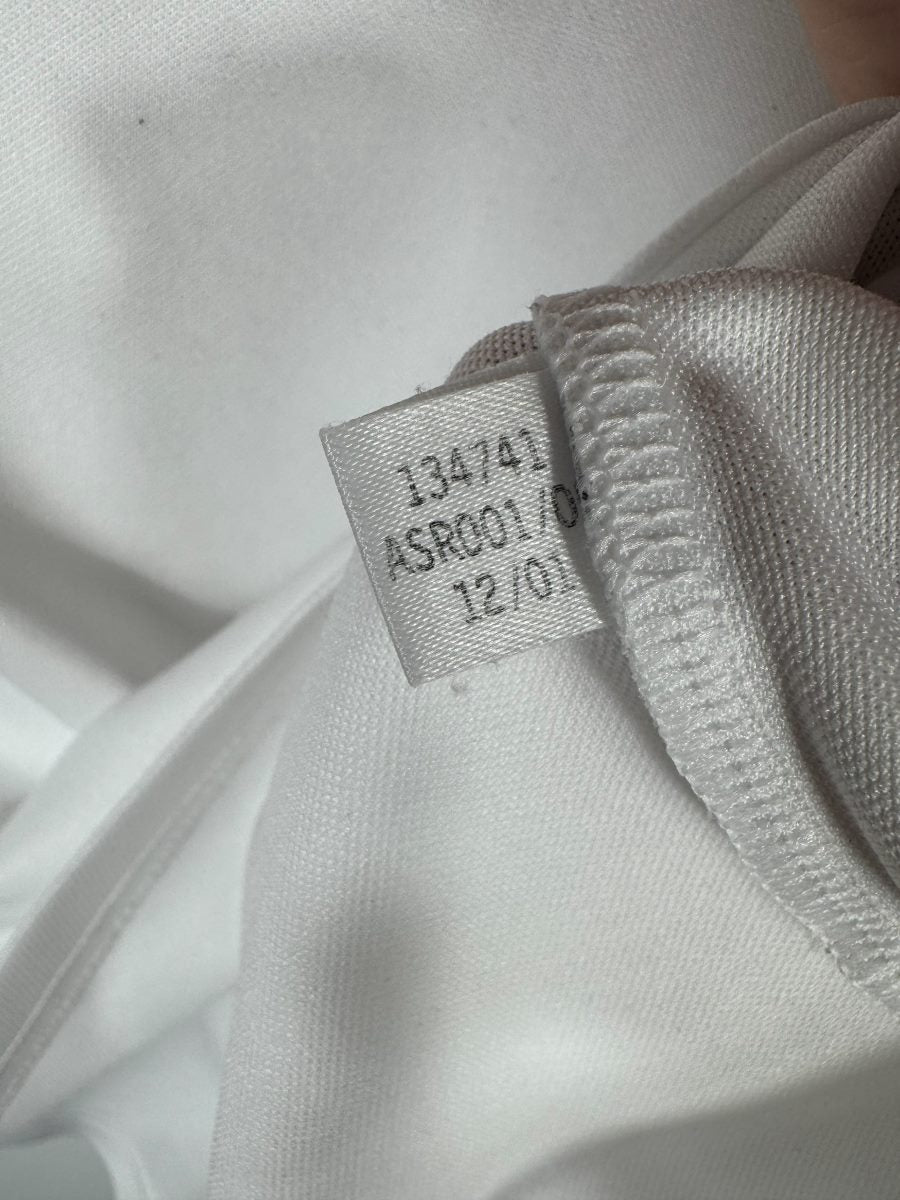 Étiquette intérieure adidas du maillot Real Madrid 2002-2003 avec le code d'authenticité 134741 et la date de production 12/01