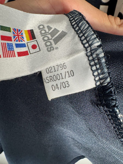 Étiquette adidas 021796 datée 04/03 du maillot Real Madrid 2003-2004 extérieur