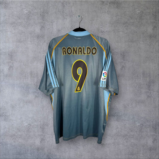 Flocage Ronaldo numéro 9 sur maillot Real Madrid 2003-2004 Third