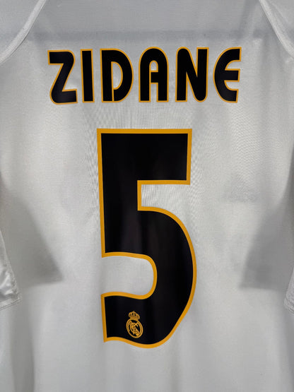 Détail de la typographie du flocage sur le numéro 5 de Zinédine Zidane