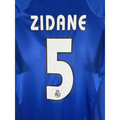Détail de la typographie du flocage sur le numéro 5 de Zinédine Zidane