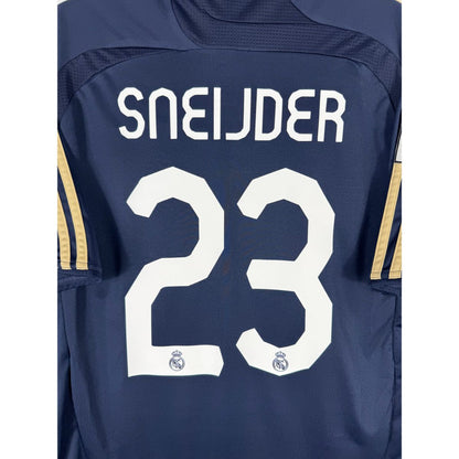 Détail de la typographie du flocage sur le numéro 23 de Wesley Sneijder