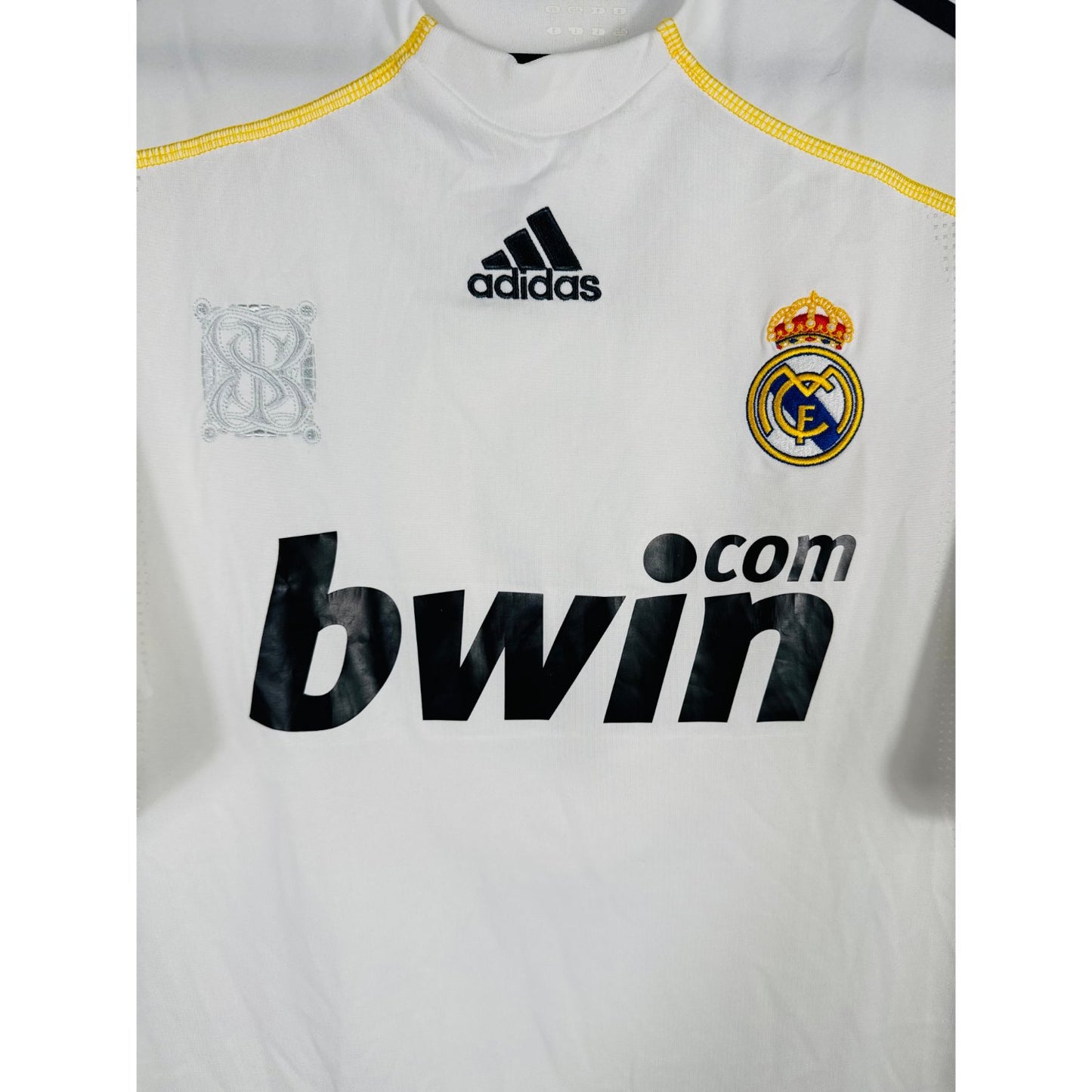 Détail de l'écusson du Real Madrid et de la cocarde