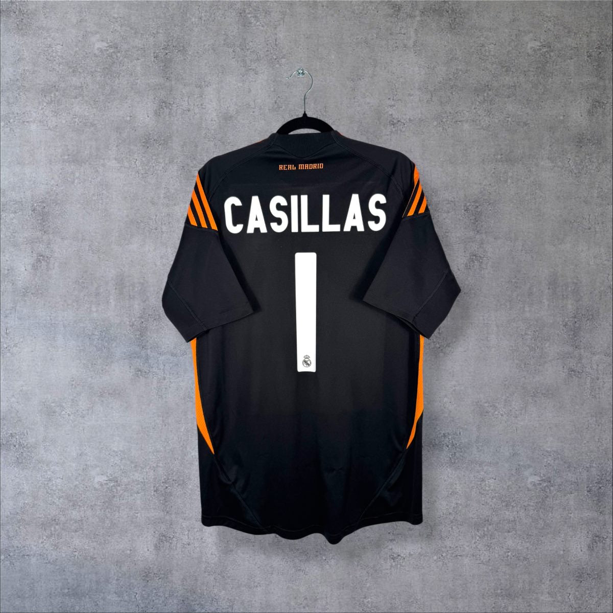 Dos du maillot gardien Real Madrid 2009-2010 adidas noir et orange, flocage Casillas 1