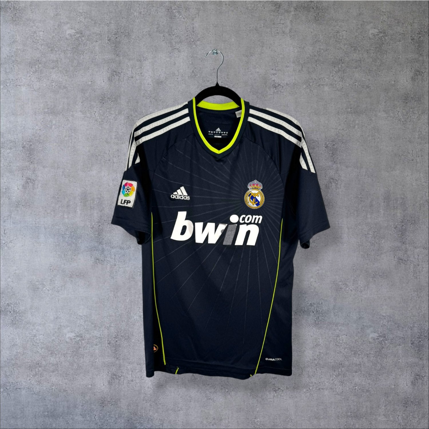 Maillot authentique Real Madrid 2010-2011 Extérieur noir Adidas vue de face