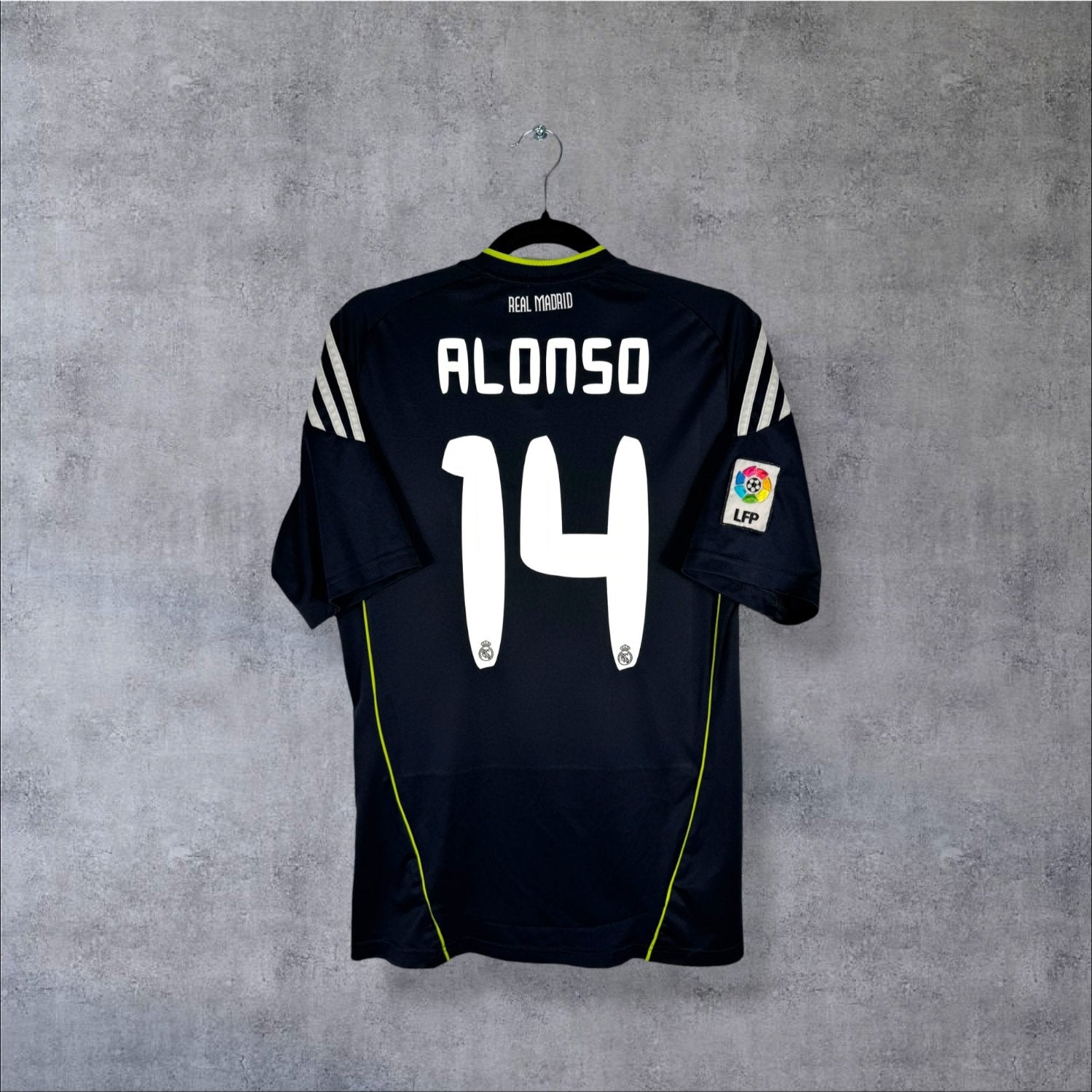 Flocage Xabi Alonso numéro 14 sur maillot Real Madrid 2010-2011 Extérieur