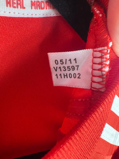 Étiquette d'authenticité avec code Adidas V13597 prouvant l'originalité du maillot