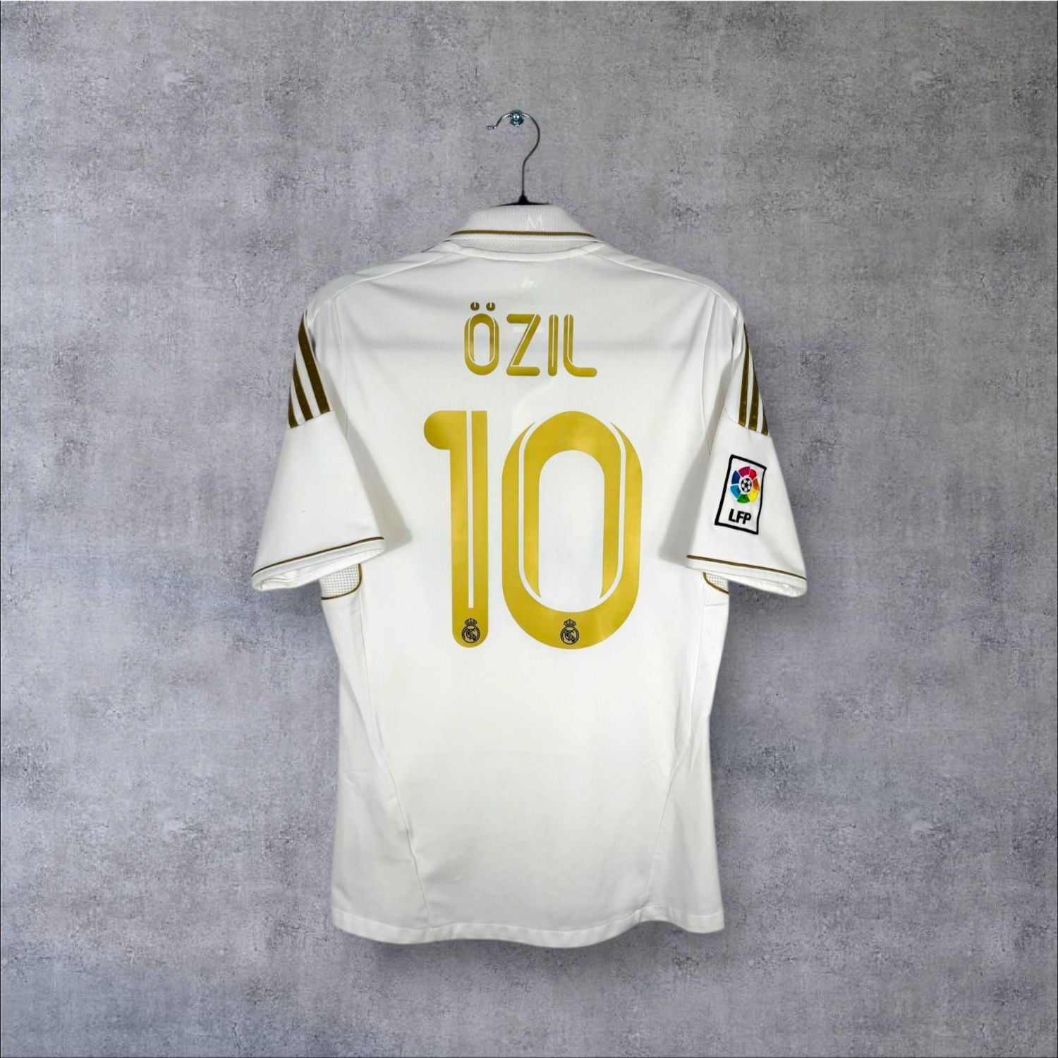 Flocage Özil numéro 10 sur maillot Real Madrid 2011-2012 Domicile