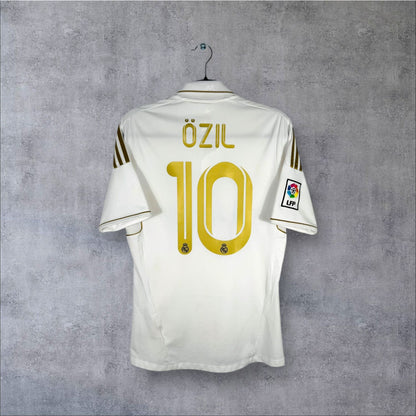 Flocage Özil numéro 10 sur maillot Real Madrid 2011-2012 Domicile