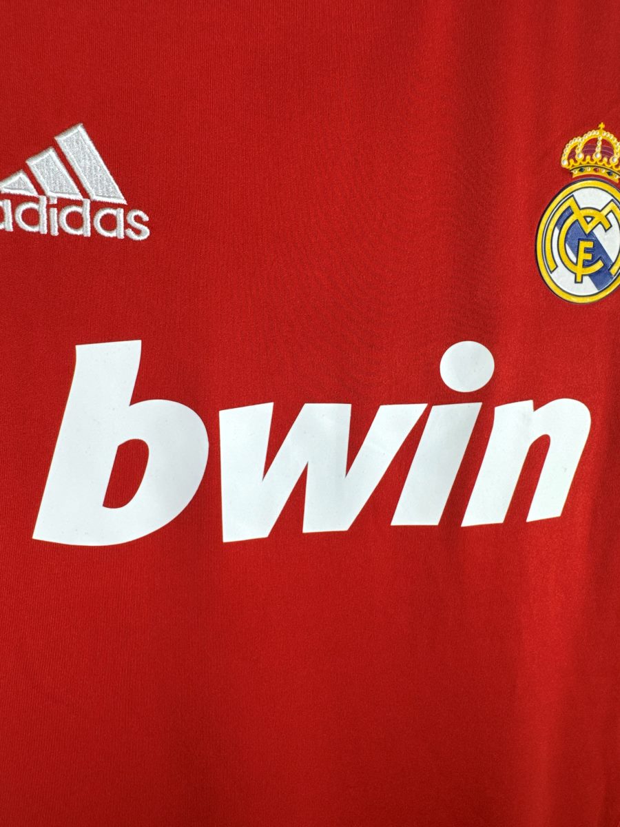 Maillot Real Madrid 2011-2012 Third - détail sponsor bwin et écusson