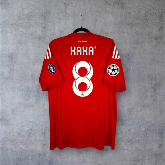 Flocage Kaká numéro 8 sur maillot Real Madrid 2011-2012 Third rouge