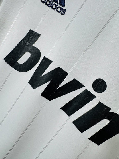 Détail usure légère sur sponsor bwin, maillot Real Madrid 2012-2013