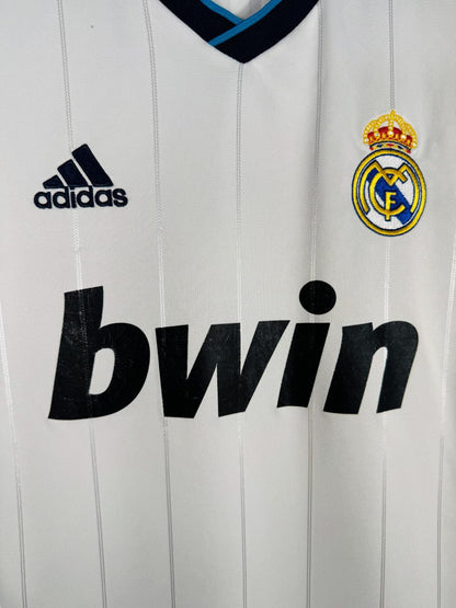Détail écusson Real Madrid et sponsor bwin sur maillot 2012-2013