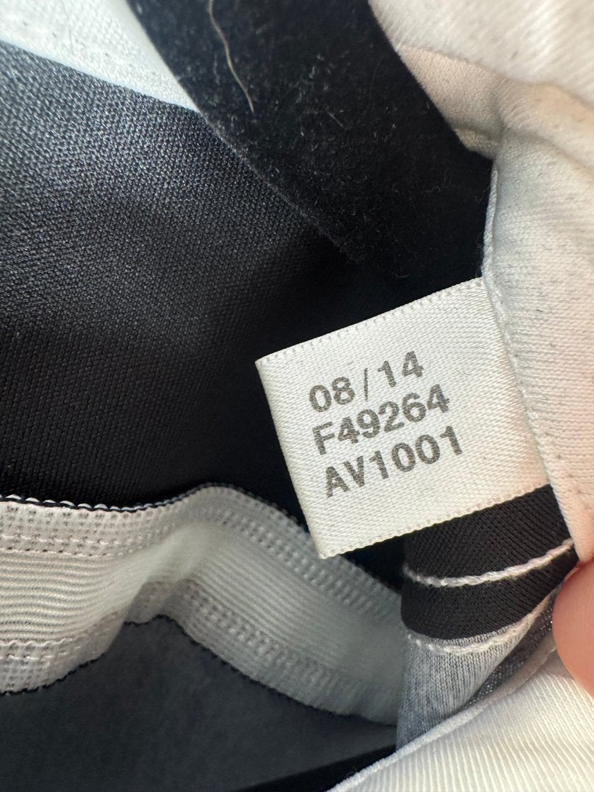Étiquette d'authenticité avec code Adidas F49264 prouvant l'originalité du maillot