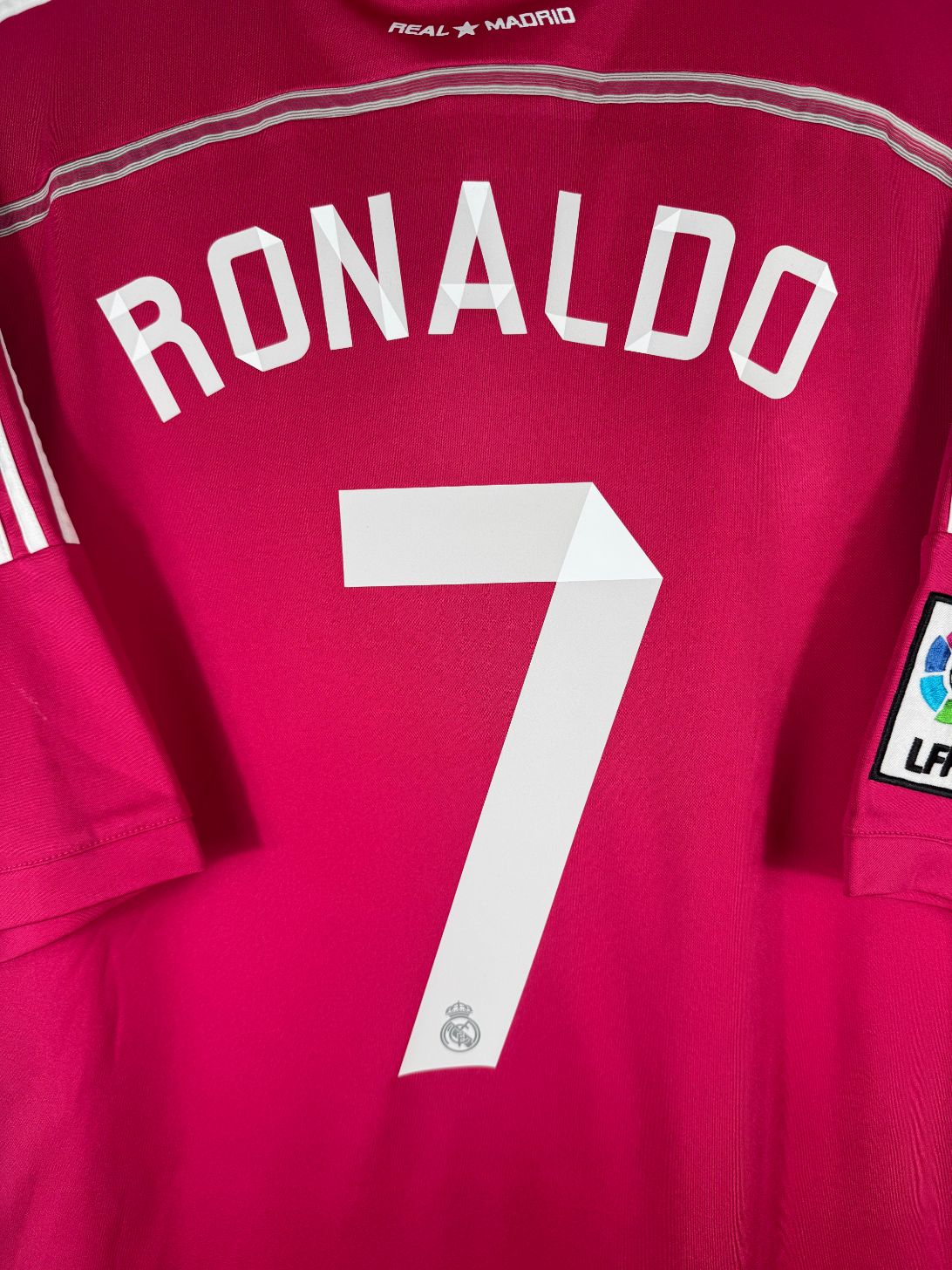 Détail de la typographie du flocage sur le numéro 7 de Cristiano Ronaldo